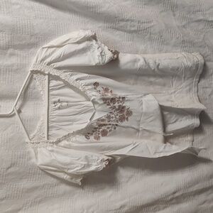 Sonoma lifestyle cap sleeve tie neck top with gold front design 1X